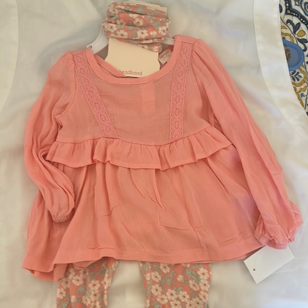 NWT Kensie Baby set. Size 18 months